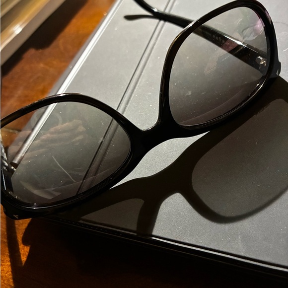 Authentic prada sungless 💖 - Picture 9 of 10